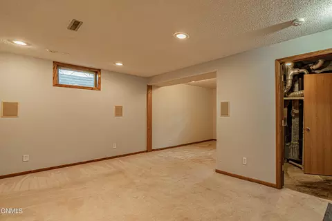 932 Summit Blvd, Bismarck, ND 58504 photo 27