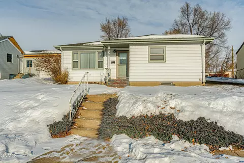 932 Summit Blvd, Bismarck, ND 58504 photo 1