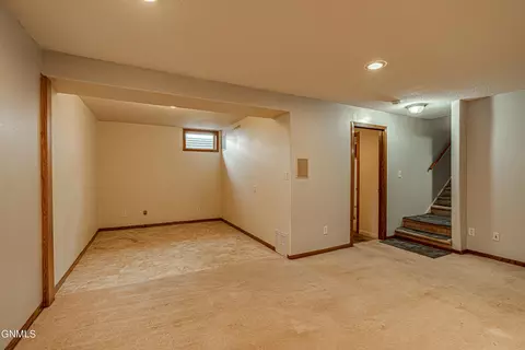932 Summit Blvd, Bismarck, ND 58504 photo 29