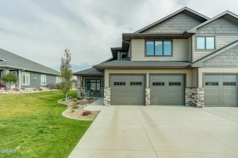 1408 Community Lp, Bismarck, ND 58503 photo 2
