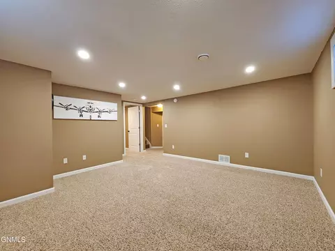 1204 3rd St N, Bismarck, ND 58501 photo 6