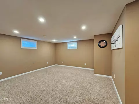 1204 3rd St N, Bismarck, ND 58501 photo 7