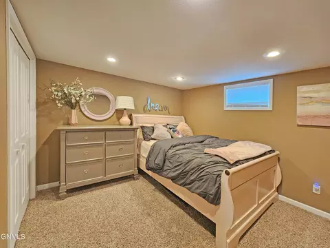 1204 3rd St N, Bismarck, ND 58501 photo 4