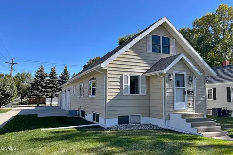 824 1st Ave W, Williston, ND 58801 photo 5