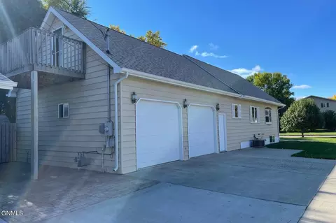 824 1st Ave W, Williston, ND 58801 photo 43