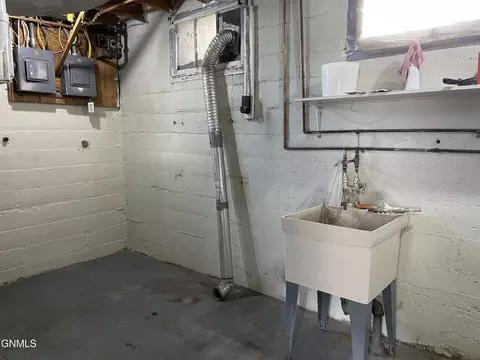 711 3rd Ave W, Williston, ND 58801 photo 34