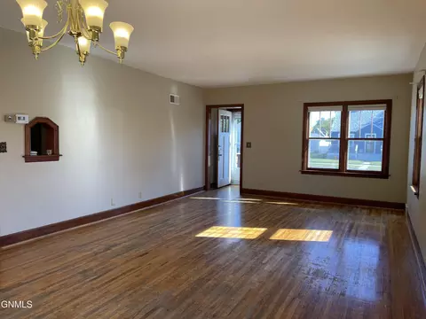 711 3rd Ave W, Williston, ND 58801 photo 6