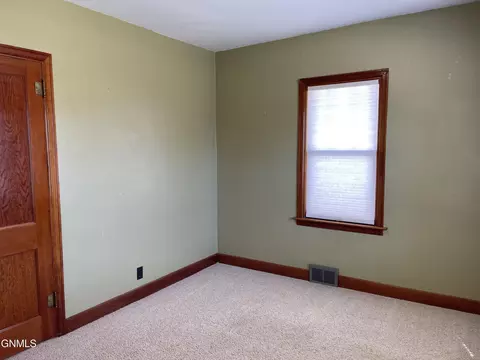 711 3rd Ave W, Williston, ND 58801 photo 18