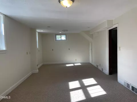 711 3rd Ave W, Williston, ND 58801 photo 20