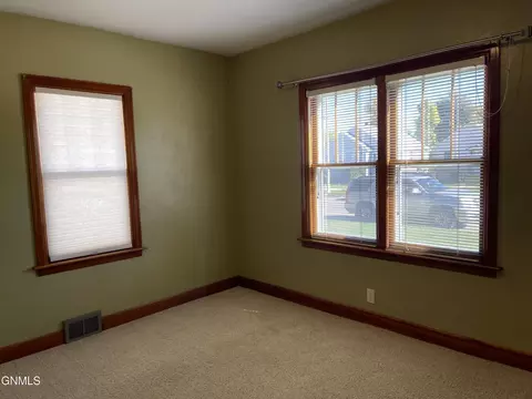 711 3rd Ave W, Williston, ND 58801 photo 17