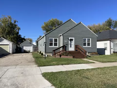 711 3rd Ave W, Williston, ND 58801 photo 1