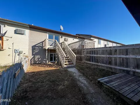 1825 31st St W, Williston, ND 58801 photo 10
