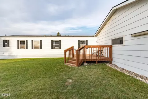 4509 Bunker Dr, Bismarck, ND 58503 photo 1