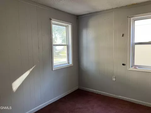 914 6th Ave E, Williston, ND 58801 photo 16