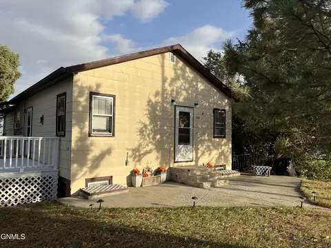 914 6th Ave E, Williston, ND 58801 photo 24
