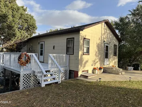 914 6th Ave E, Williston, ND 58801 photo 2