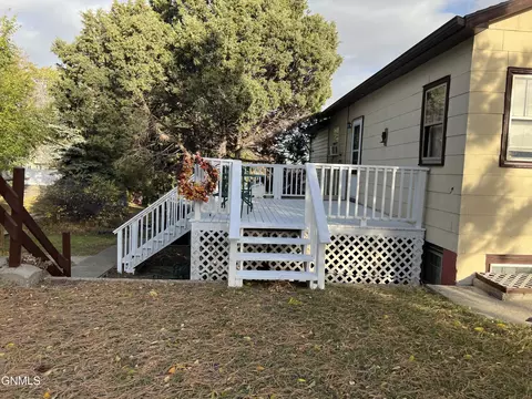 914 6th Ave E, Williston, ND 58801 photo 3