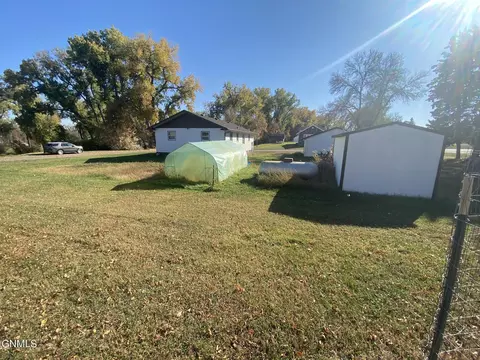 500 Arthur St, Stanton, ND 58571 photo 2