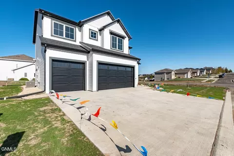 4830 Cornice Loop, Bismarck, ND 58503 photo 3