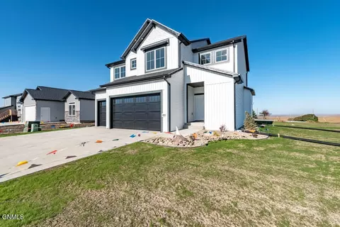 4830 Cornice Loop, Bismarck, ND 58503 photo 2