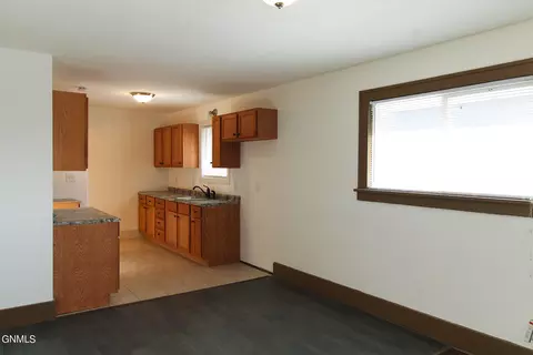 216 7th St W, Williston, ND 58801 photo 5