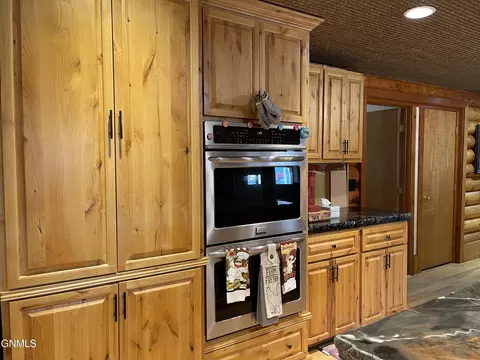 Kitchen - 4349 Road 1007, Froid, MT 59226 photo 7 of 11