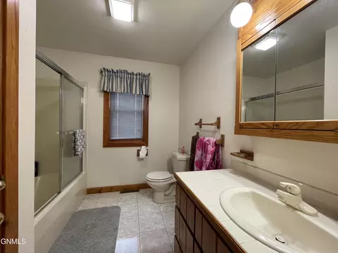 Bath - 4349 Road 1007, Froid, MT 59226 photo 2 of 3
