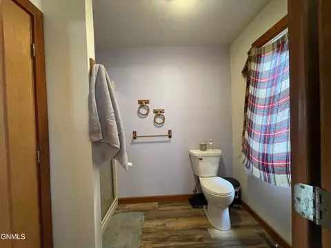 Bath - 4349 Road 1007, Froid, MT 59226 photo 3 of 3