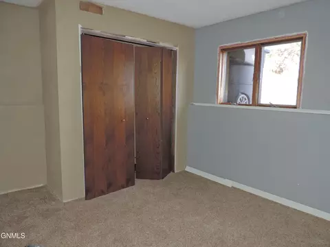 3242 Crocus Ave, Bismarck, ND 58501 photo 20