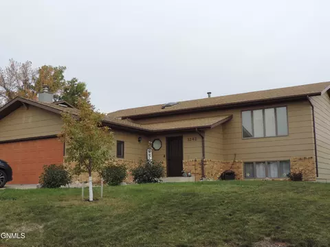 3242 Crocus Ave, Bismarck, ND 58501 photo 1