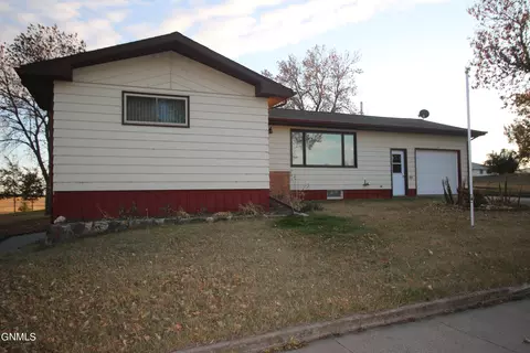 504 5th Ave S, Wishek, ND 58495