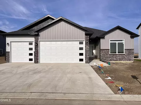 4828 Cornice Loop, Bismarck, ND 58503 photo 1