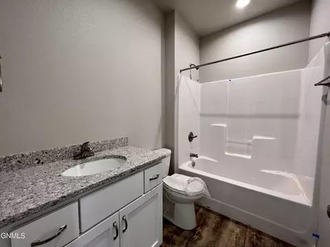4828 Cornice Loop, Bismarck, ND 58503 photo 3