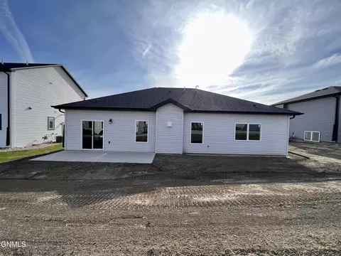 4828 Cornice Loop, Bismarck, ND 58503 photo 11