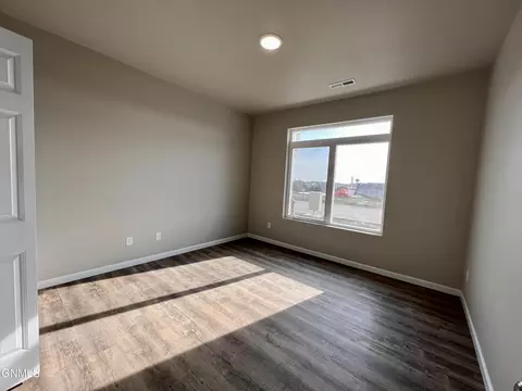 4828 Cornice Loop, Bismarck, ND 58503 photo 2