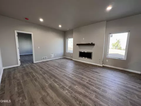4828 Cornice Loop, Bismarck, ND 58503 photo 6