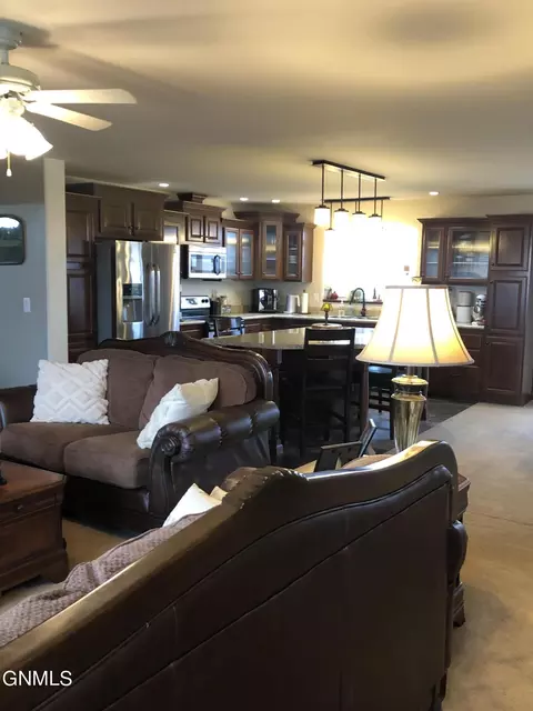 14917 Cochise St, Williston, ND 58801 photo 8