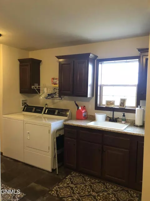 14917 Cochise St, Williston, ND 58801 photo 26