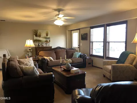 14917 Cochise St, Williston, ND 58801 photo 7