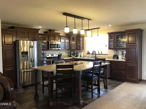 14917 Cochise St, Williston, ND 58801 photo 10