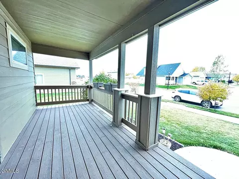 2412 19th Ave W, Williston, ND 58801 photo 5