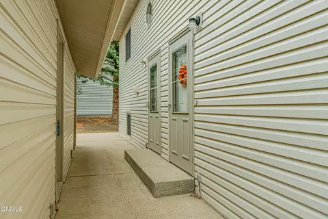 1403 Territory Dr, Bismarck, ND 58503 photo 33