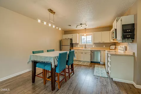 1403 Territory Dr, Bismarck, ND 58503 photo 4