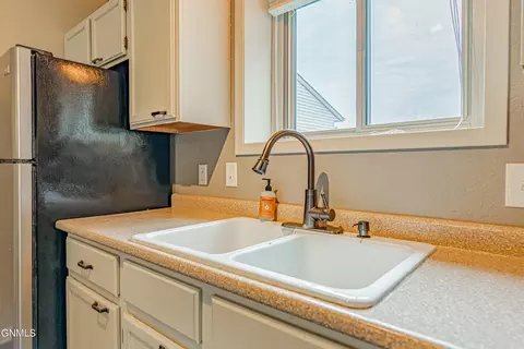 1403 Territory Dr, Bismarck, ND 58503 photo 3