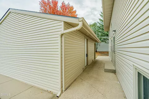 1403 Territory Dr, Bismarck, ND 58503 photo 35