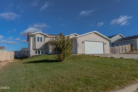 6520 Edgerly Ln, Lincoln, ND 58504 photo 1