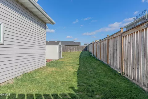 6520 Edgerly Ln, Lincoln, ND 58504 photo 23