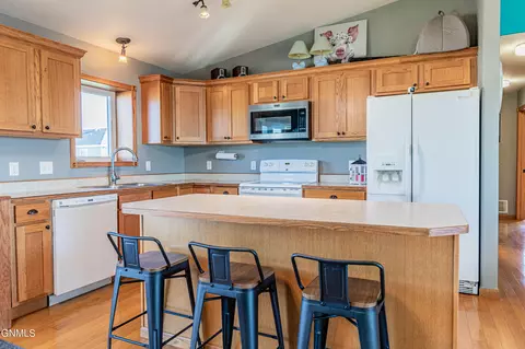 6520 Edgerly Ln, Lincoln, ND 58504 photo 8