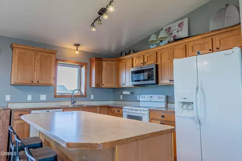 6520 Edgerly Ln, Lincoln, ND 58504 photo 7