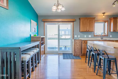 6520 Edgerly Ln, Lincoln, ND 58504 photo 6